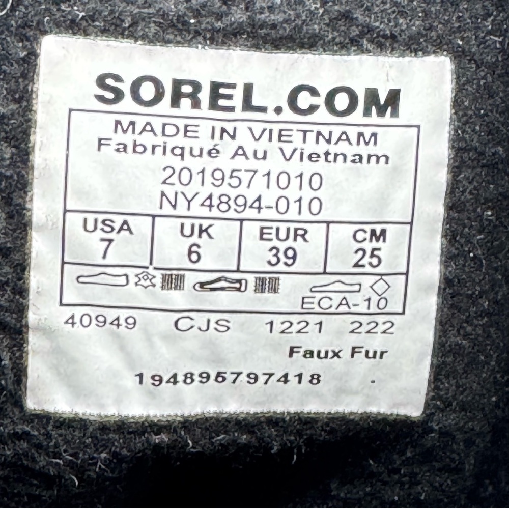 Sorel Faux Fur Explorers With leather Trim SZ 7 Color Black & White. - Picture 8 of 9